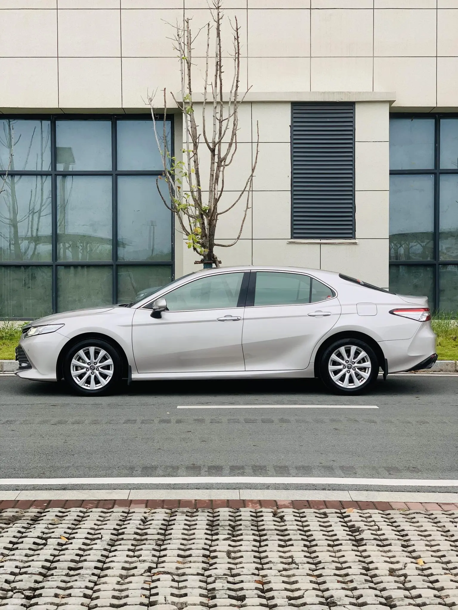 Toyota Camry 2021 2.0G Luxury
