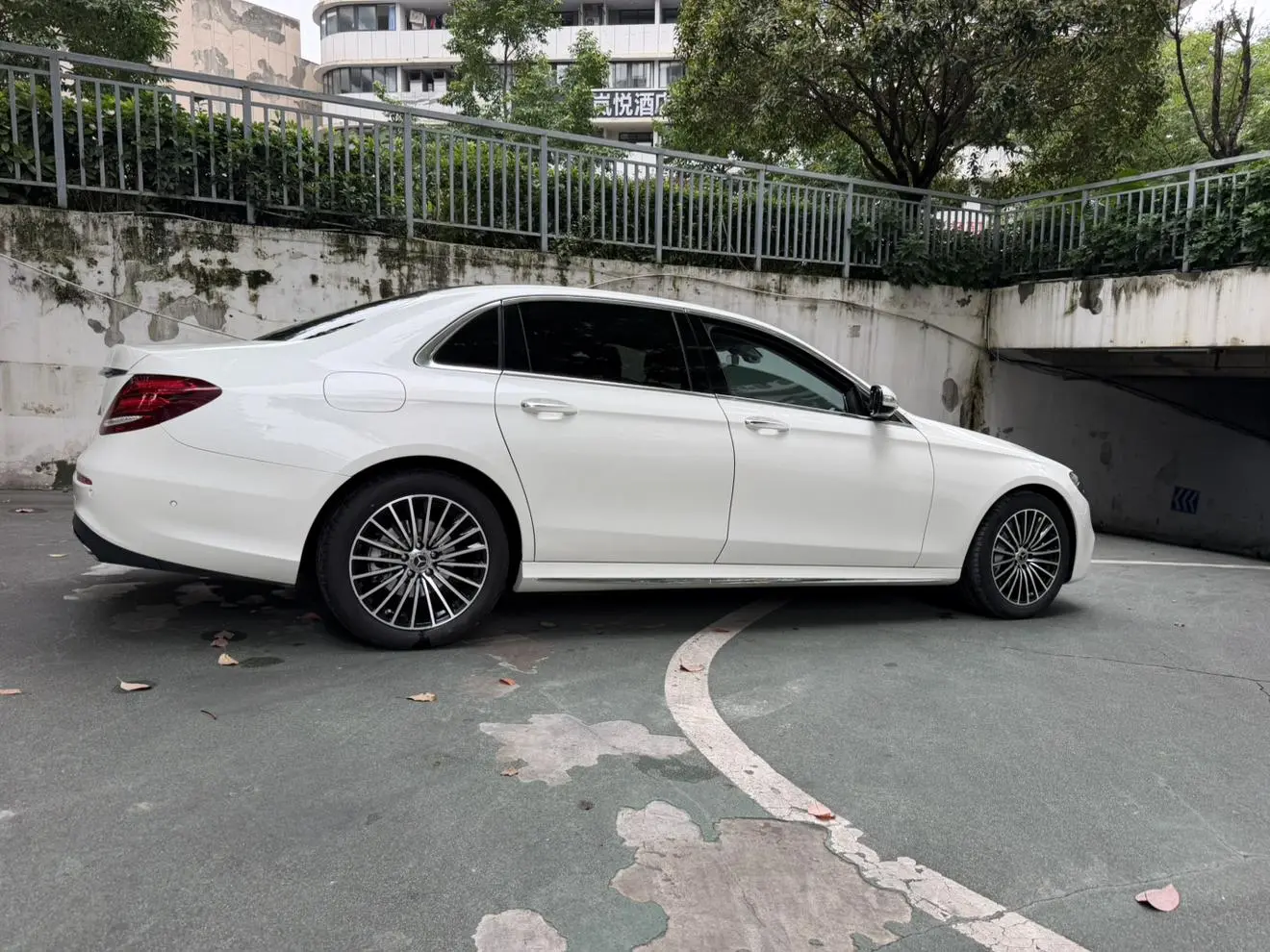 Mercedes-Benz E Class 2018 E 300 L Sport Fashion