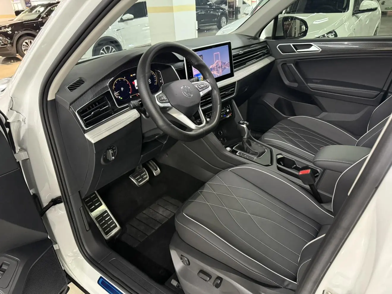 Volkswagen Tiguan L 2025 330TSI 2WD R-Line Shine