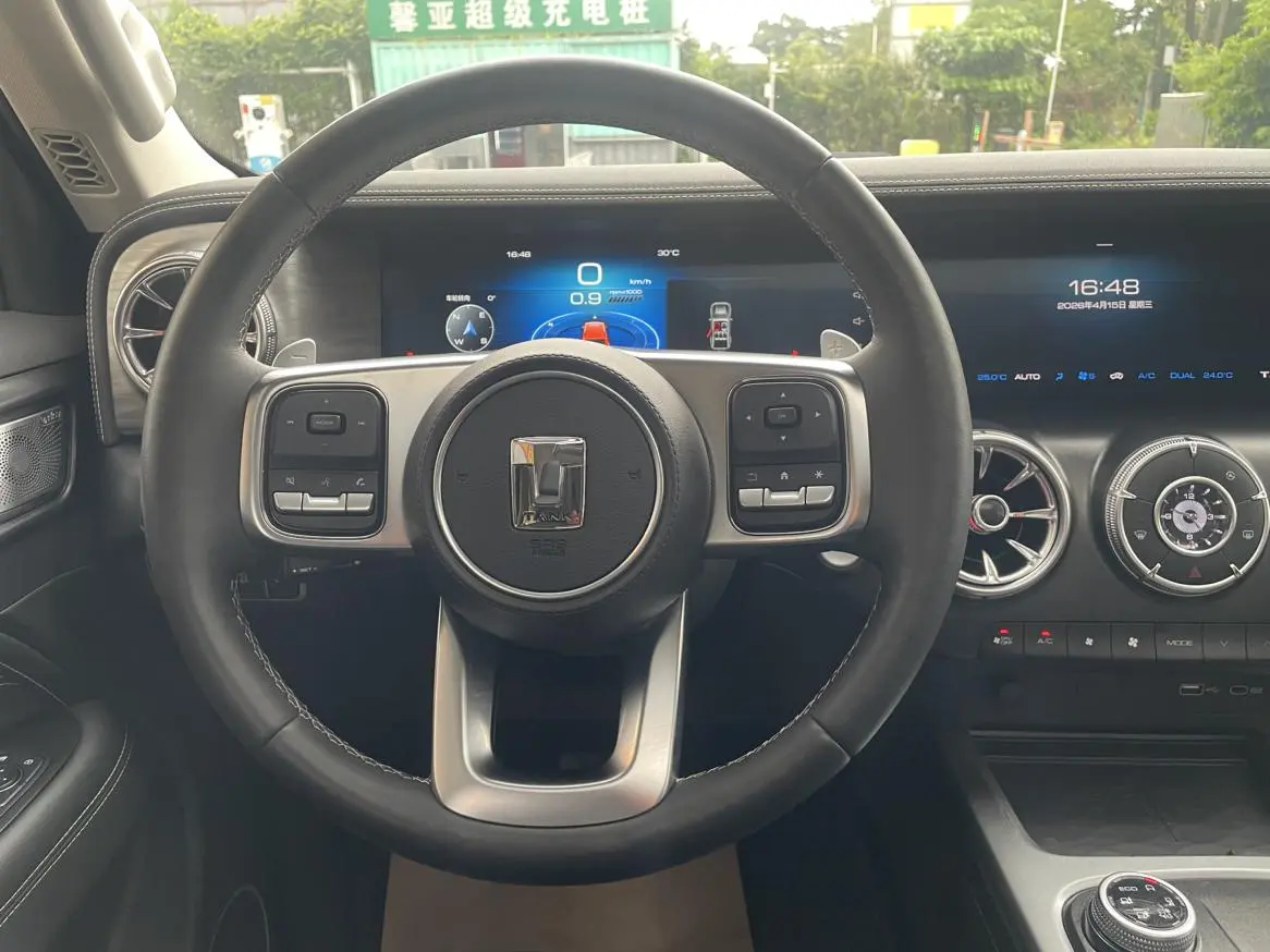 300 2021 2.0T