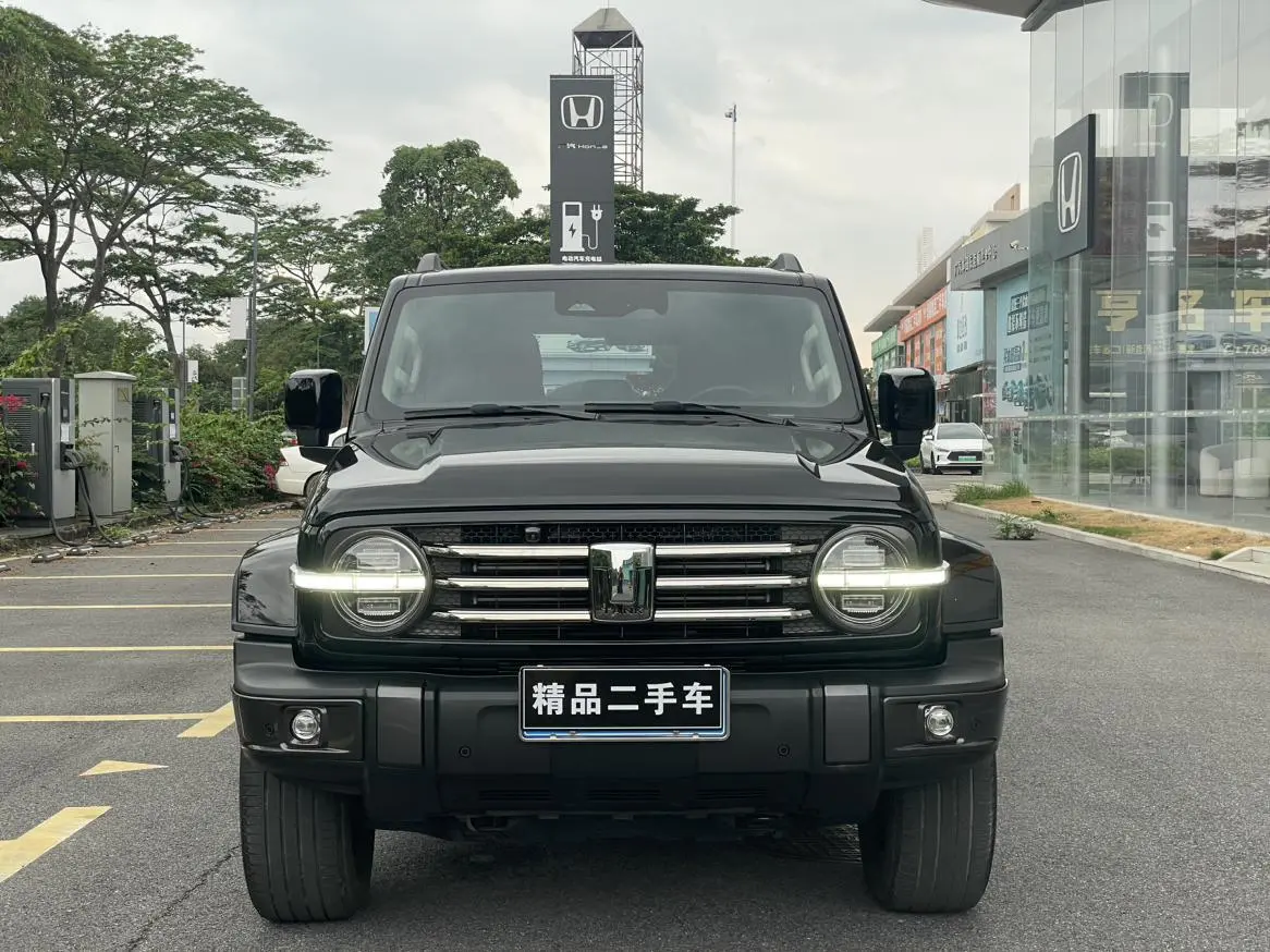 300 2021 2.0T