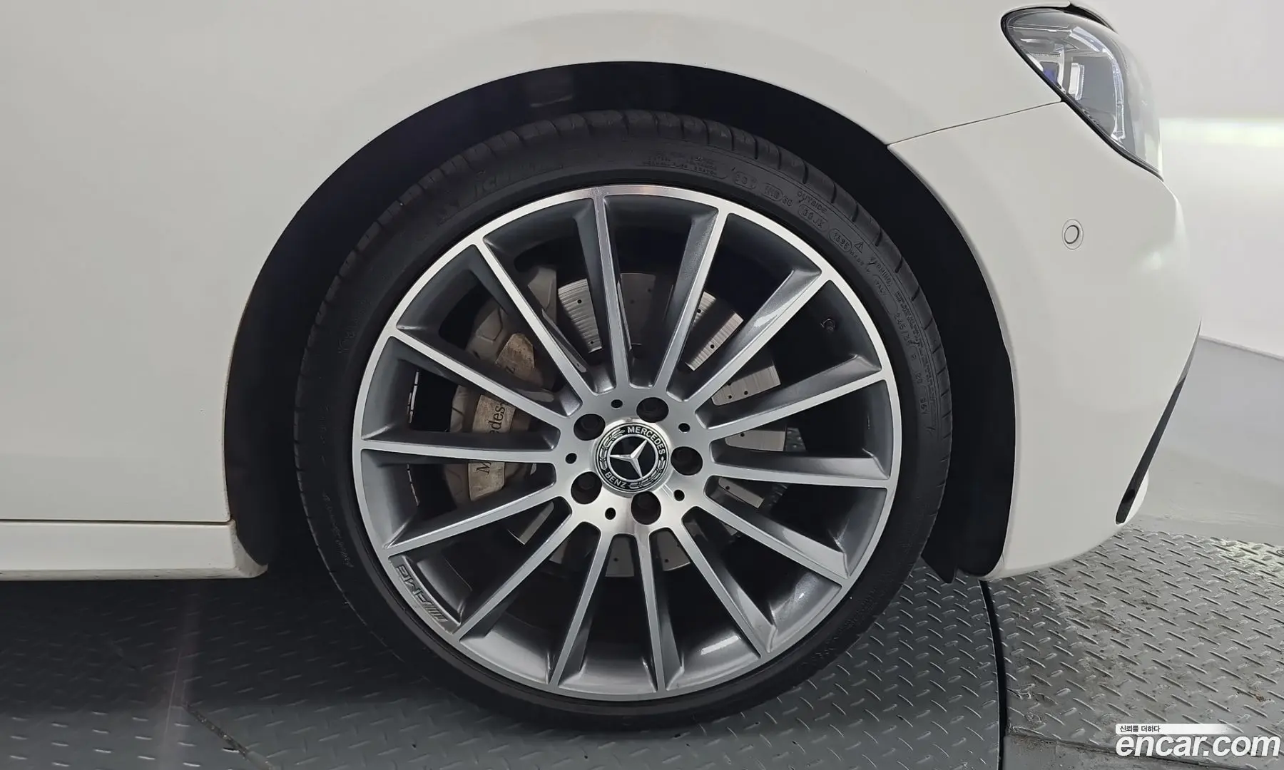 Mercedes-Benz E-Class E350 4MATIC AMG Line
