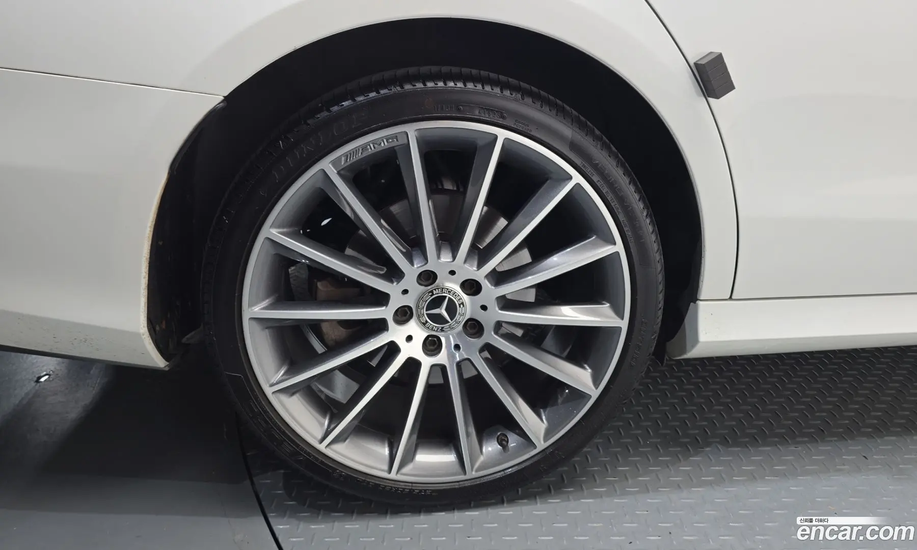 Mercedes-Benz E-Class E350 4MATIC AMG Line