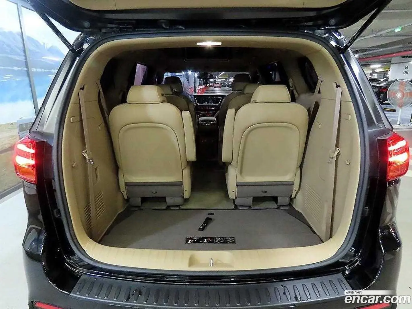 Kia Canival 9-Seater Hi-Limousine 2018
