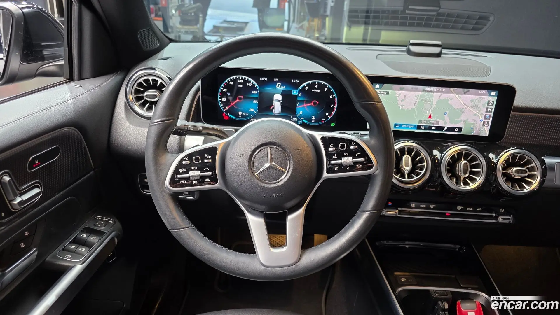 Mercedes-Benz GLB-Class GLB220 2019