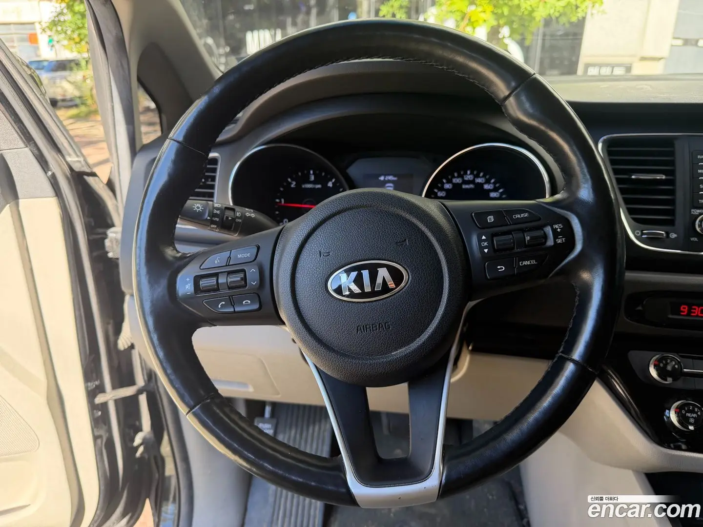 Kia Canival 9-Seater Luxury 2018