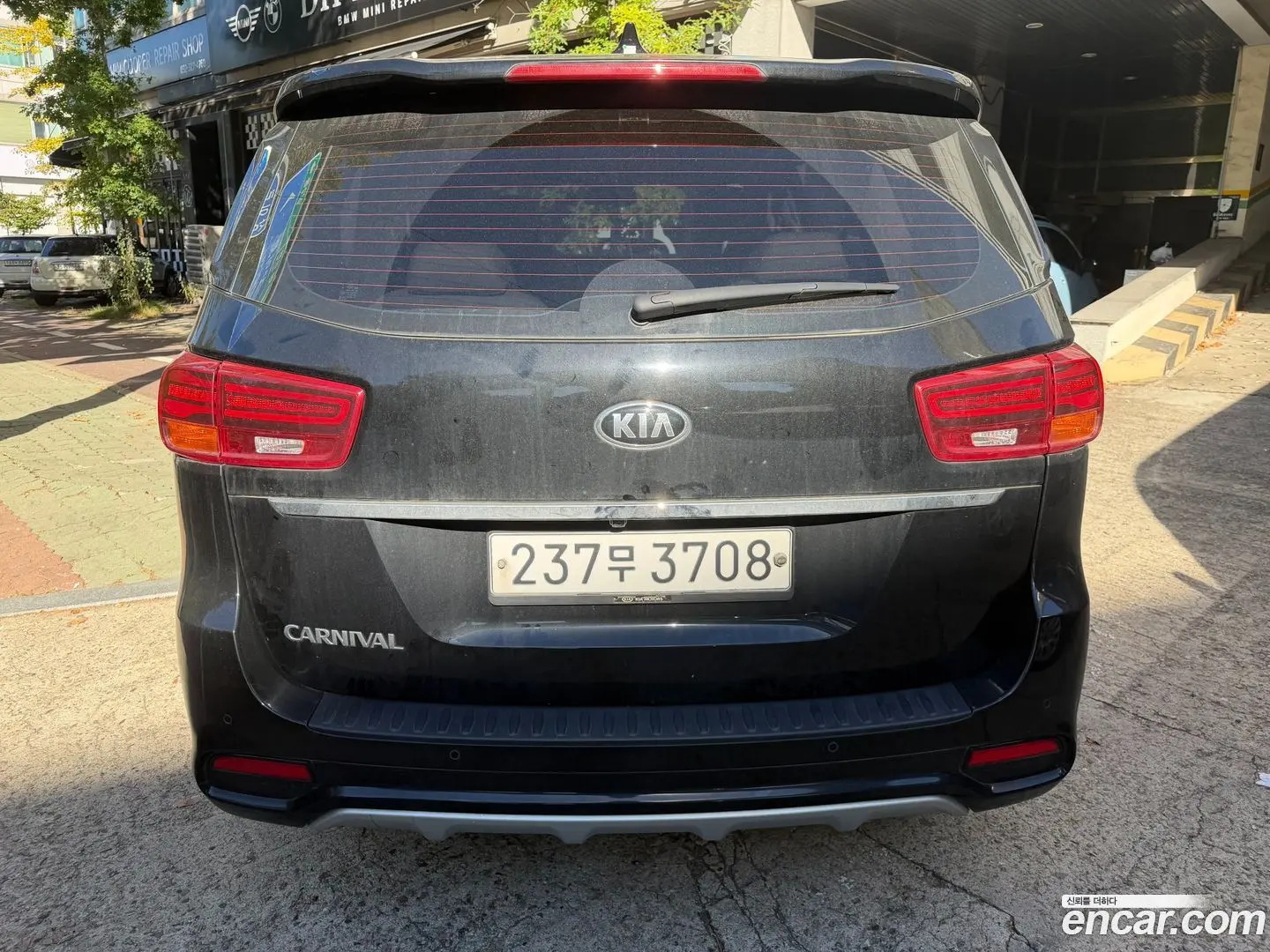 Kia Canival 9-Seater Luxury 2018