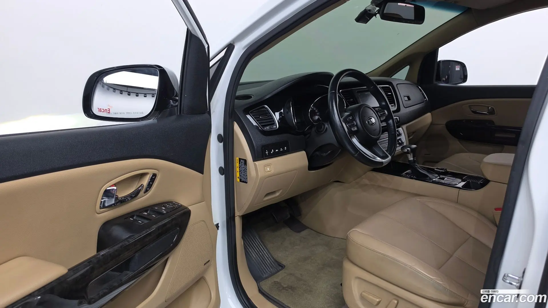 Kia Canival Gasoline 9-Seater Hi-Limousine
