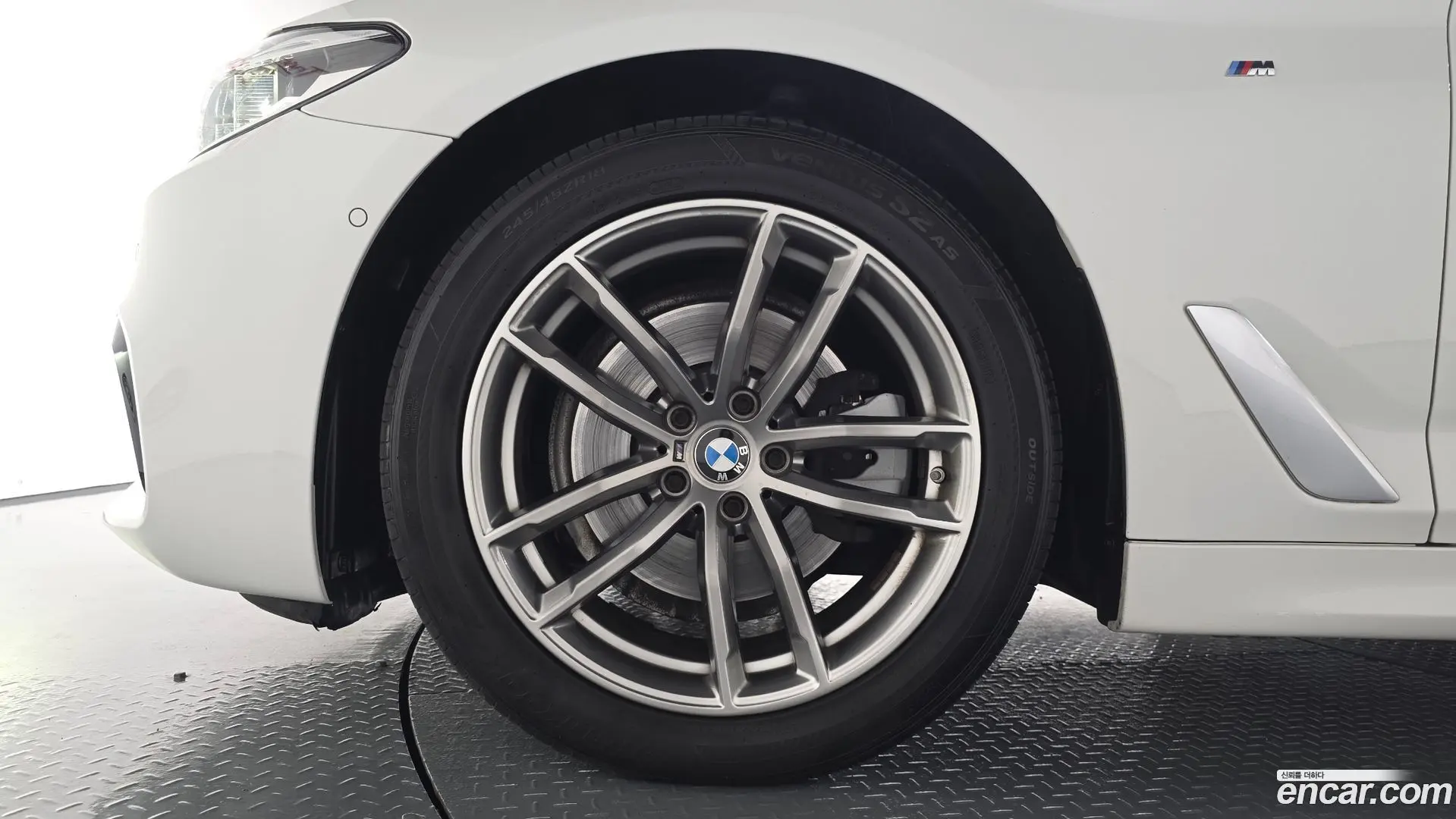 BMW 5-Series 520d xDrive M Sport Package Plus 2017