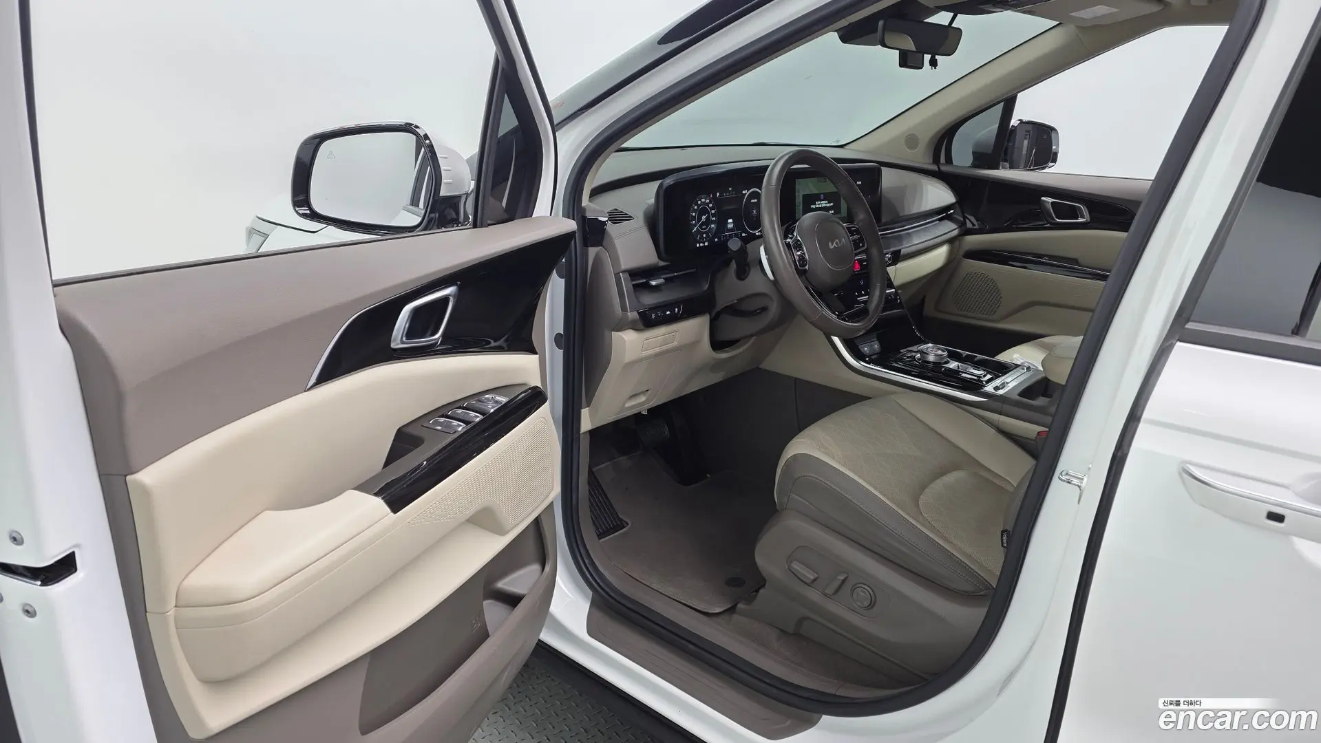 Kia Canival Diesel 9-Seater Noblesse