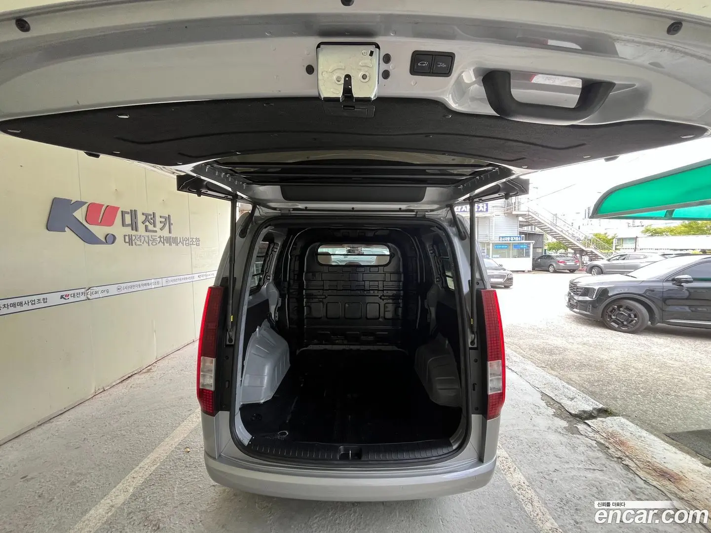 Hyundai Staria Cargo 5-Seater 2022