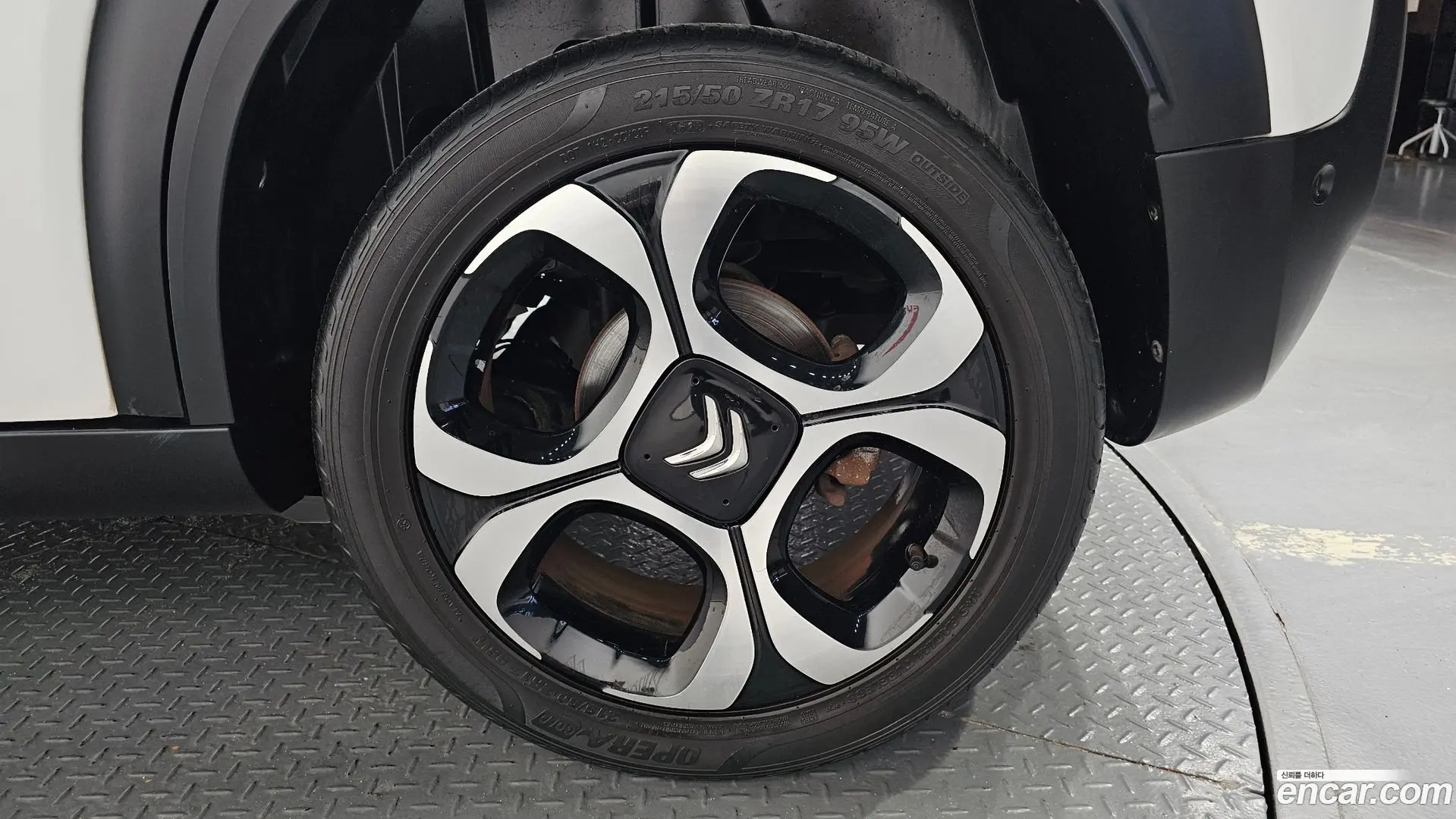 Citron / DS C3 Aircross 1.5 BlueHDi Shine Pack