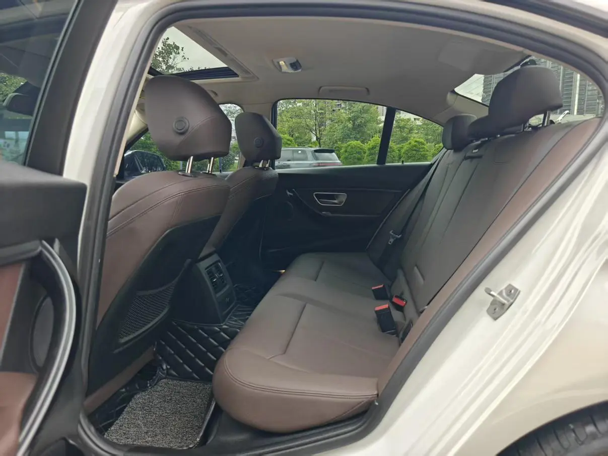 BMW 3 Series 2018 318i