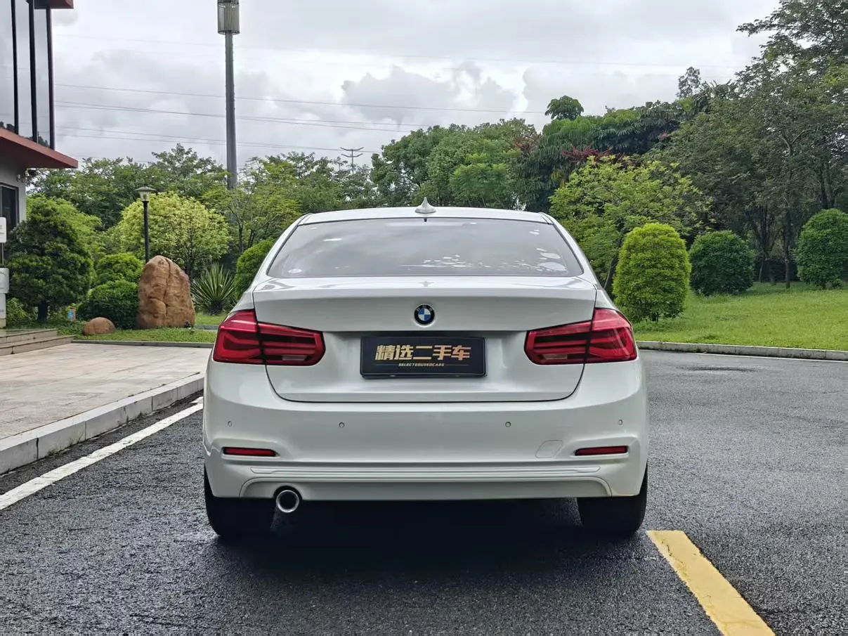 BMW 3 Series 2018 318i