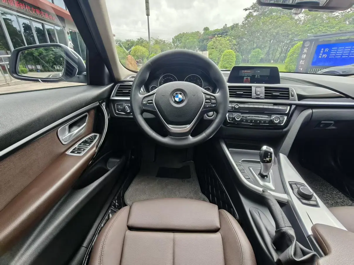 BMW 3 Series 2018 318i