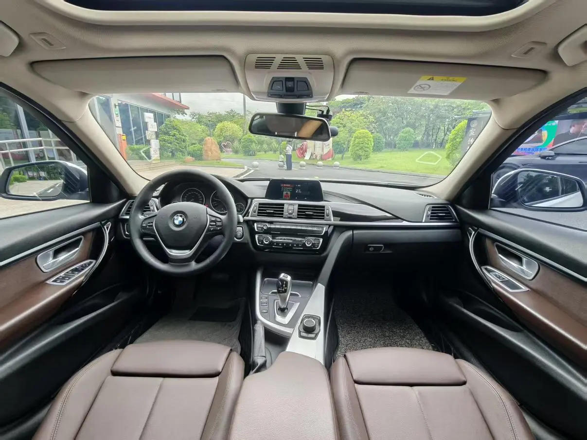 BMW 3 Series 2018 318i