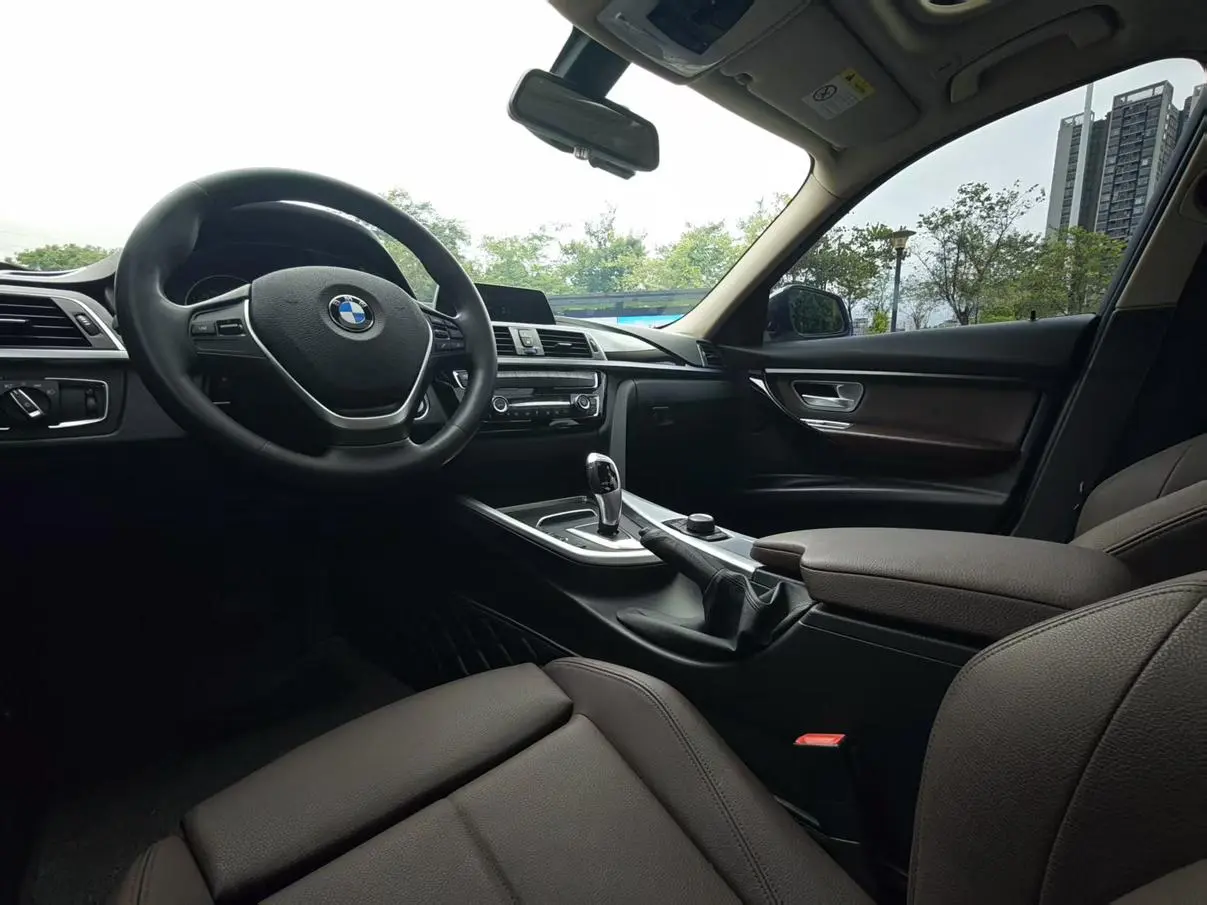 BMW 3 Series 2018 318i