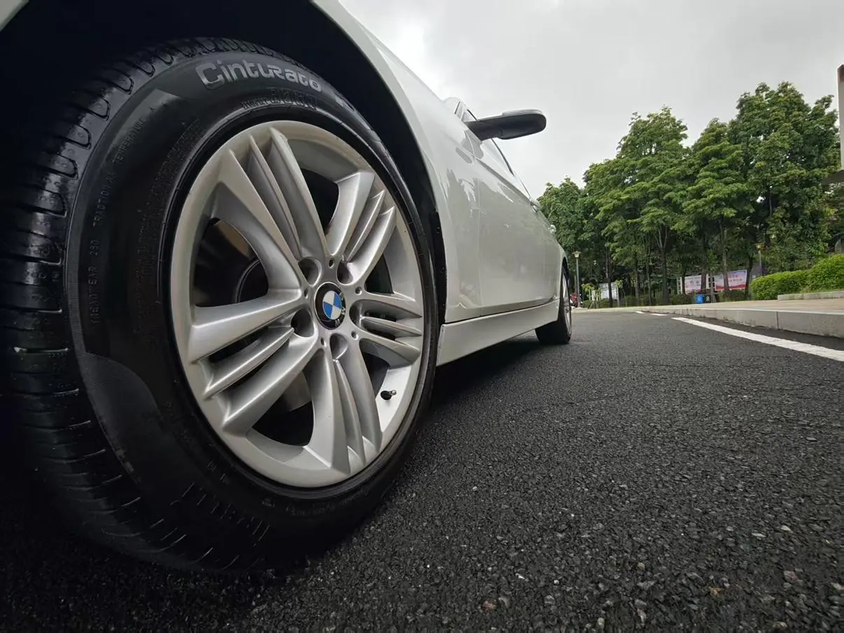 BMW 3 Series 2018 318i