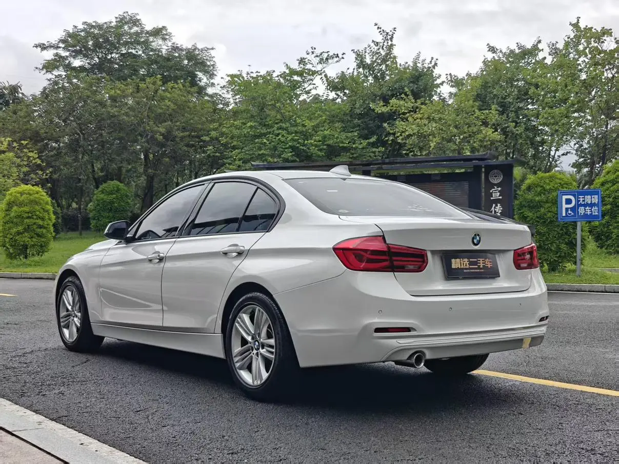 BMW 3 Series 2018 318i