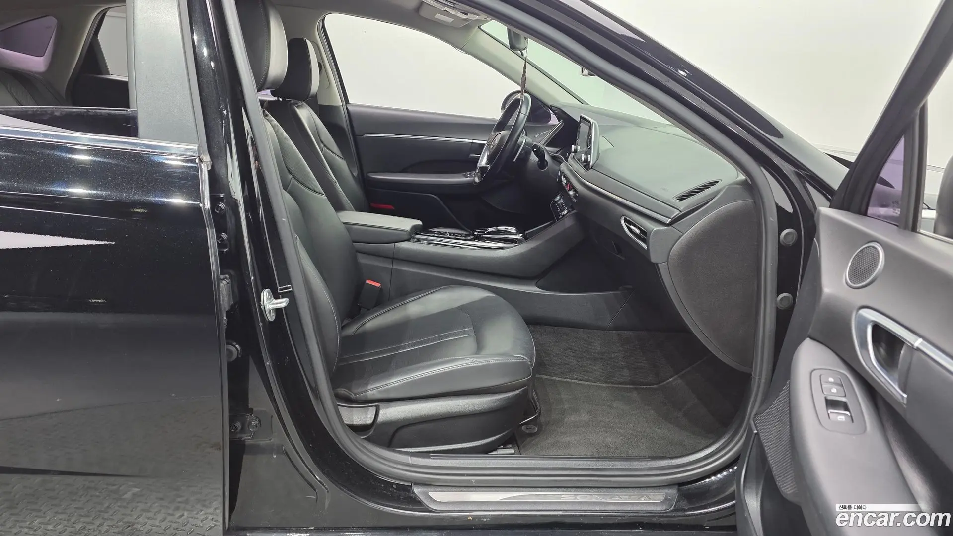 Hyundai Sonata 2.0 LPG(rental car)