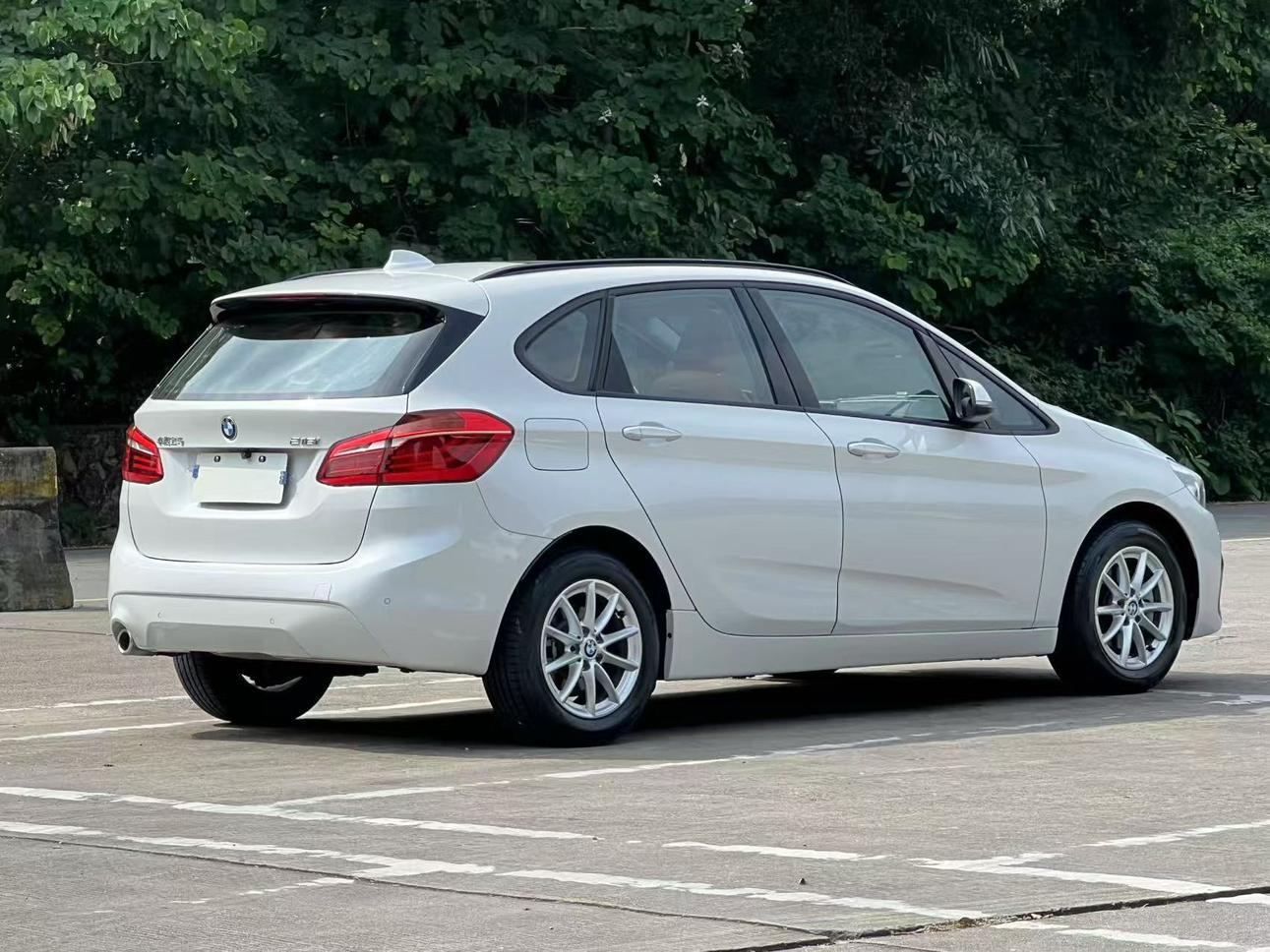 BMW 2 Series Wagon 2019 218i Fashion