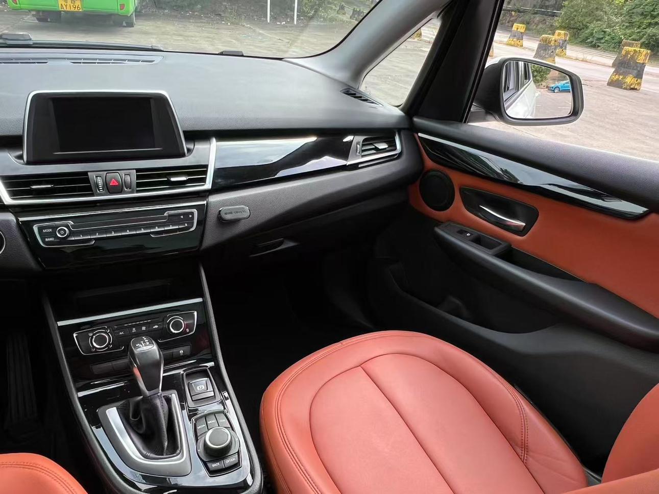 BMW 2 Series Wagon 2019 218i Fashion