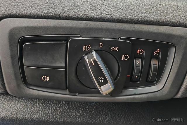 BMW 2 Series Wagon 2018 218i Leading