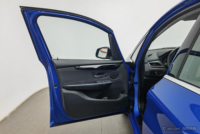 BMW 2 Series Wagon 2018 218i Leading