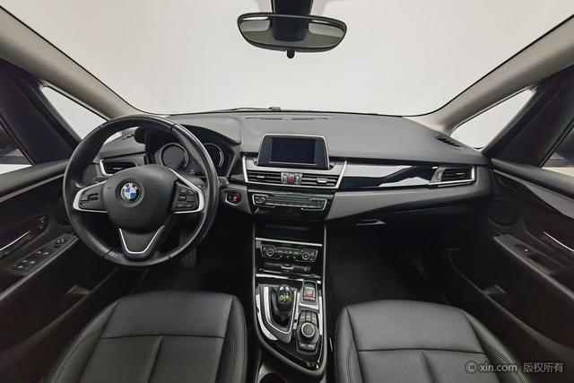 BMW 2 Series Wagon 2018 218i Leading