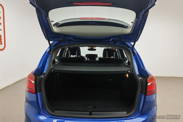 BMW 2 Series Wagon 2018 218i Leading