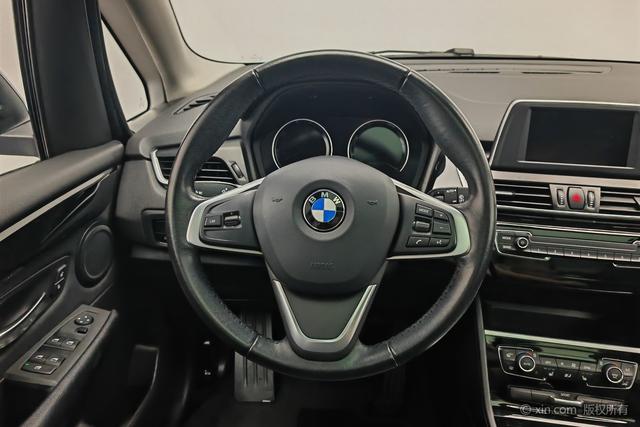 BMW 2 Series Wagon 2018 218i Leading