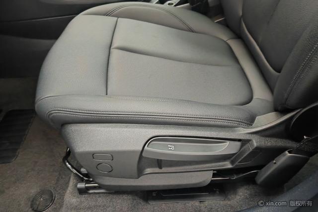 BMW 2 Series Wagon 2018 218i Leading