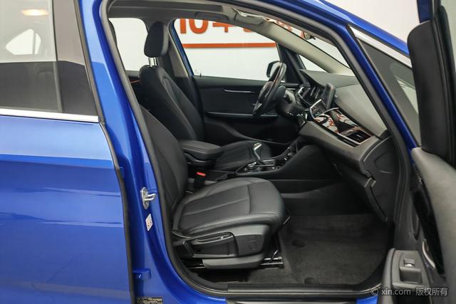 BMW 2 Series Wagon 2018 218i Leading
