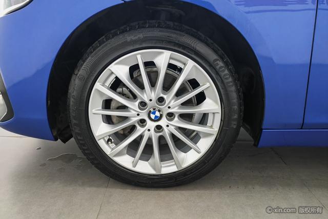 BMW 2 Series Wagon 2018 218i Leading
