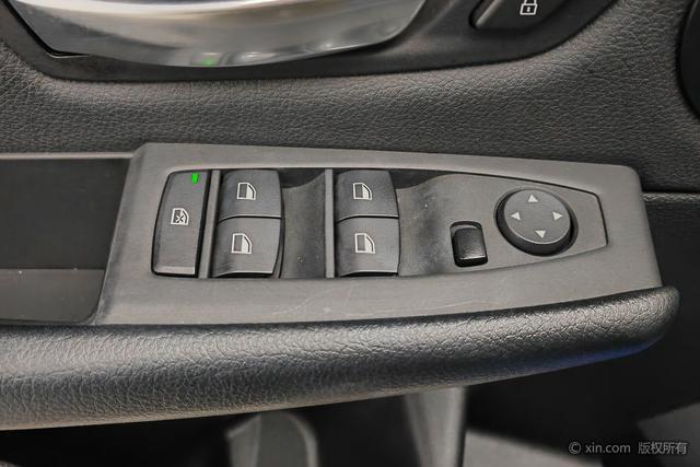 BMW 2 Series Wagon 2018 218i Leading