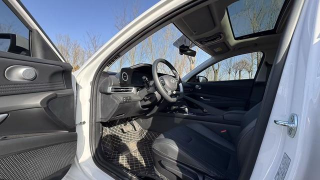 Hyundai Elantra 2023 1.5L CVT GLX Elite