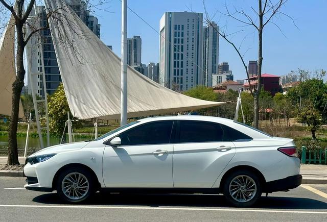 Venucia D60 2021 1.6L XE CVT Journey