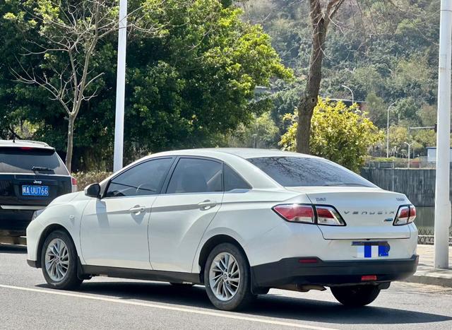 Venucia D60 2021 1.6L XE CVT Journey