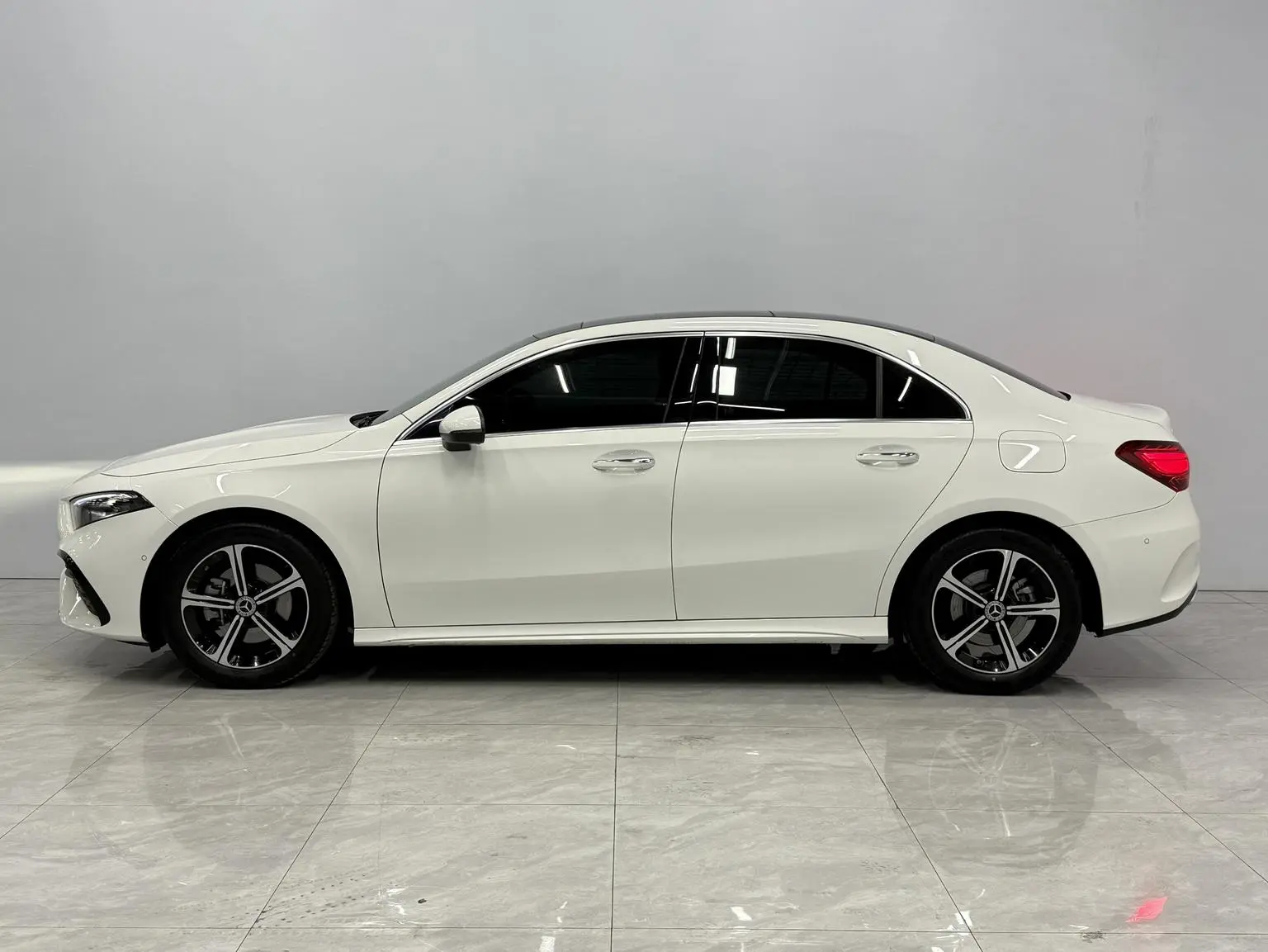 Mercedes-Benz A Class 2024 A 200 L Fashion