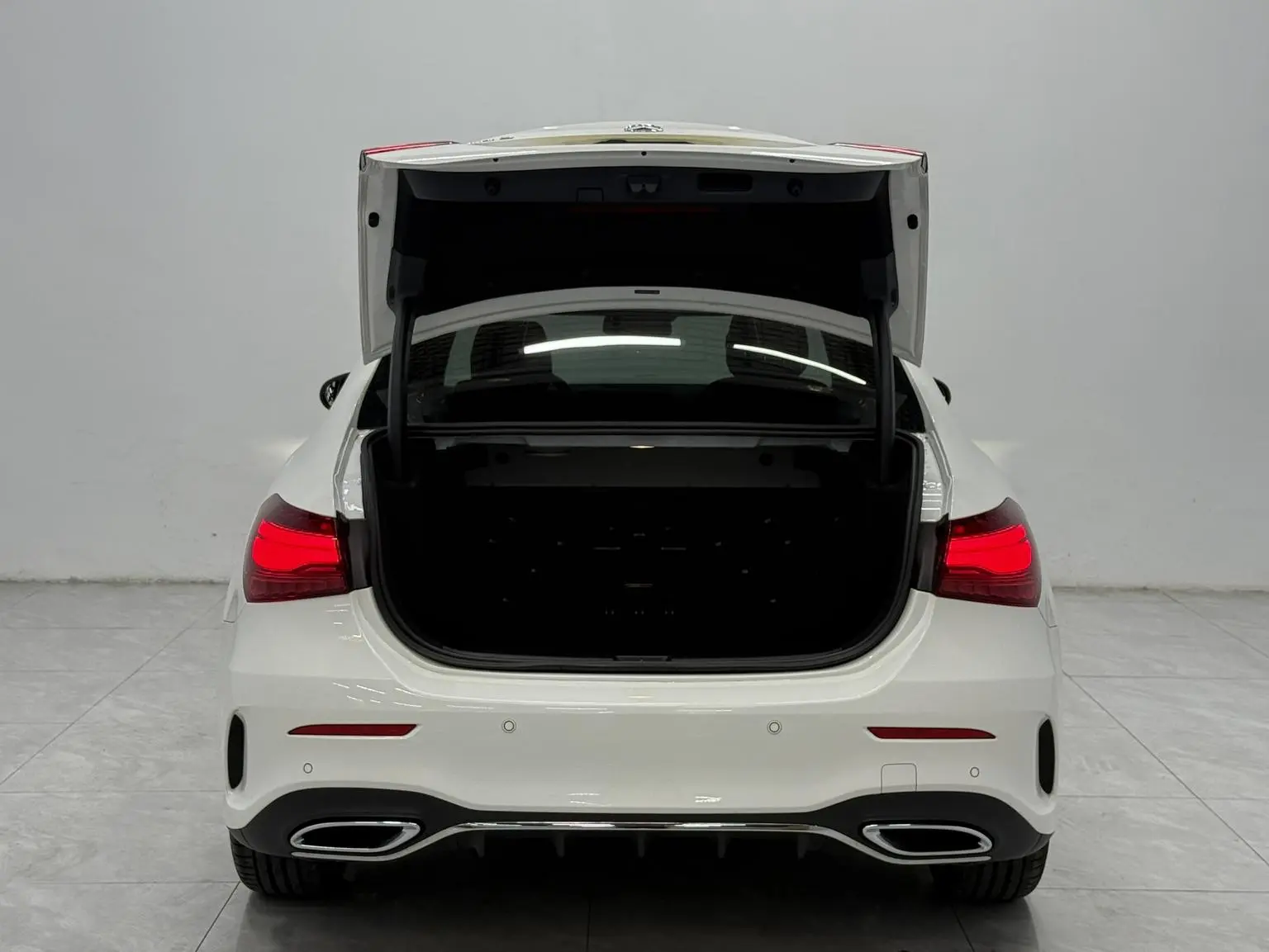 Mercedes-Benz A Class 2024 A 200 L Fashion