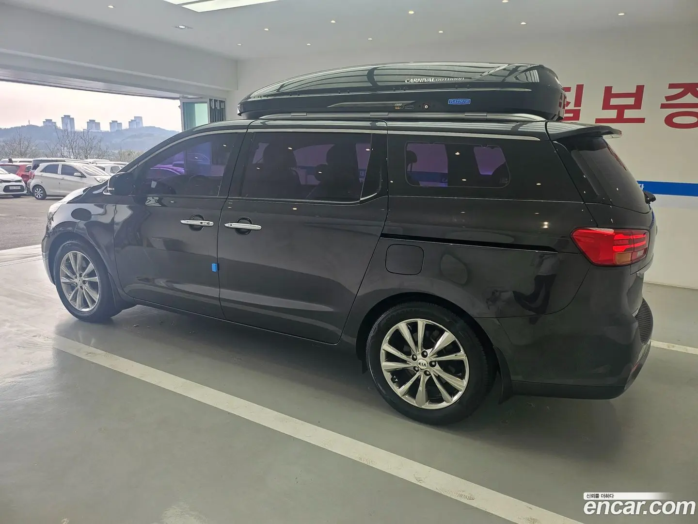 Kia Canival 9-Seater Prstige 2018