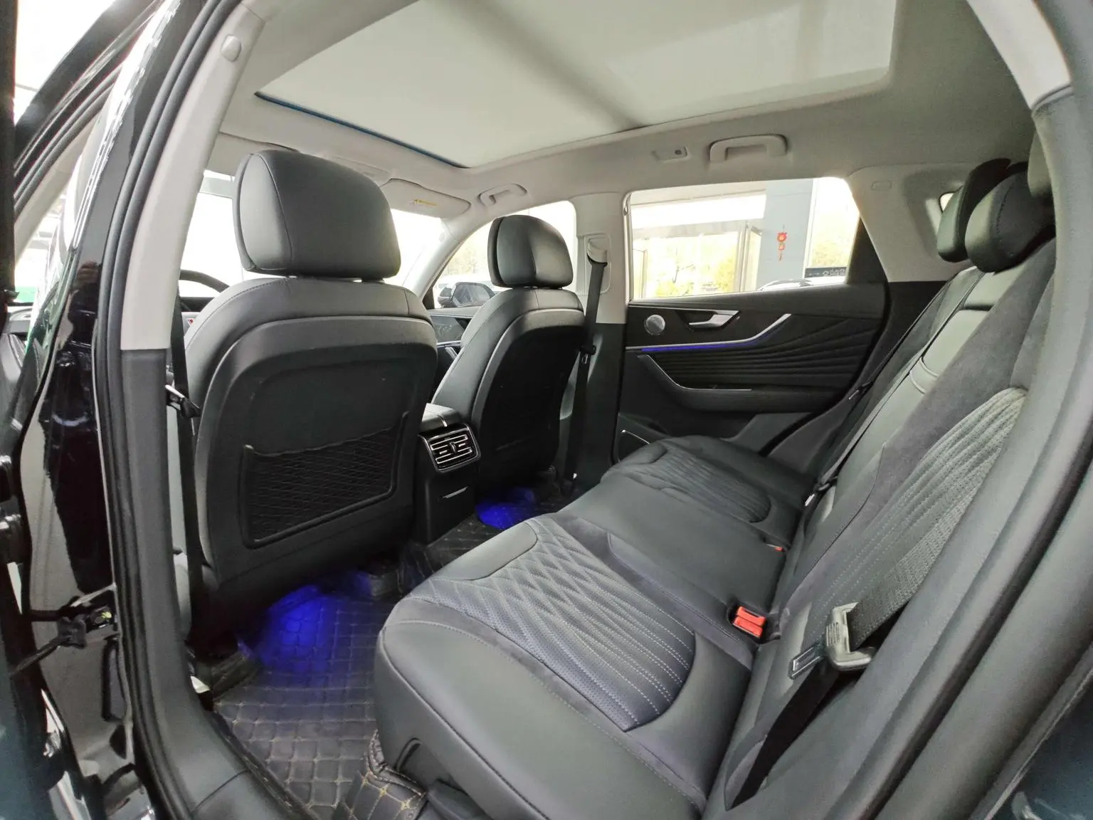 Hongqi HS5 2023 2.0T Pro