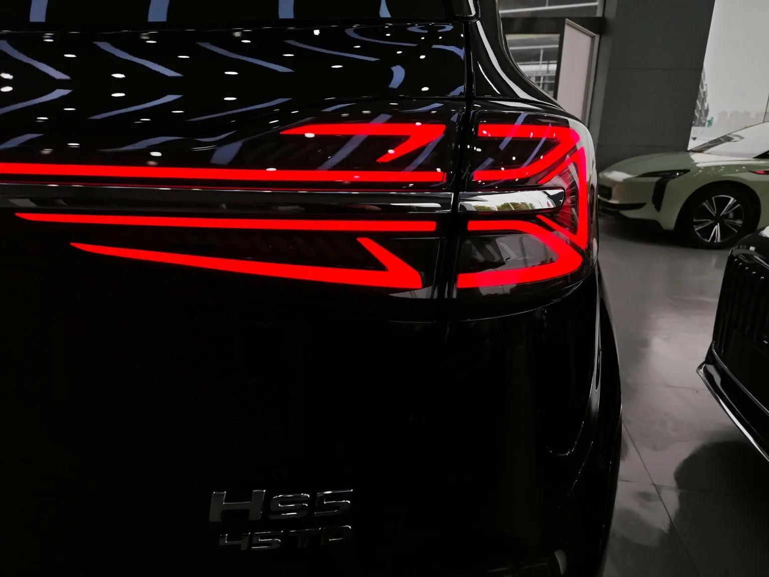 Hongqi HS5 2023 2.0T Pro