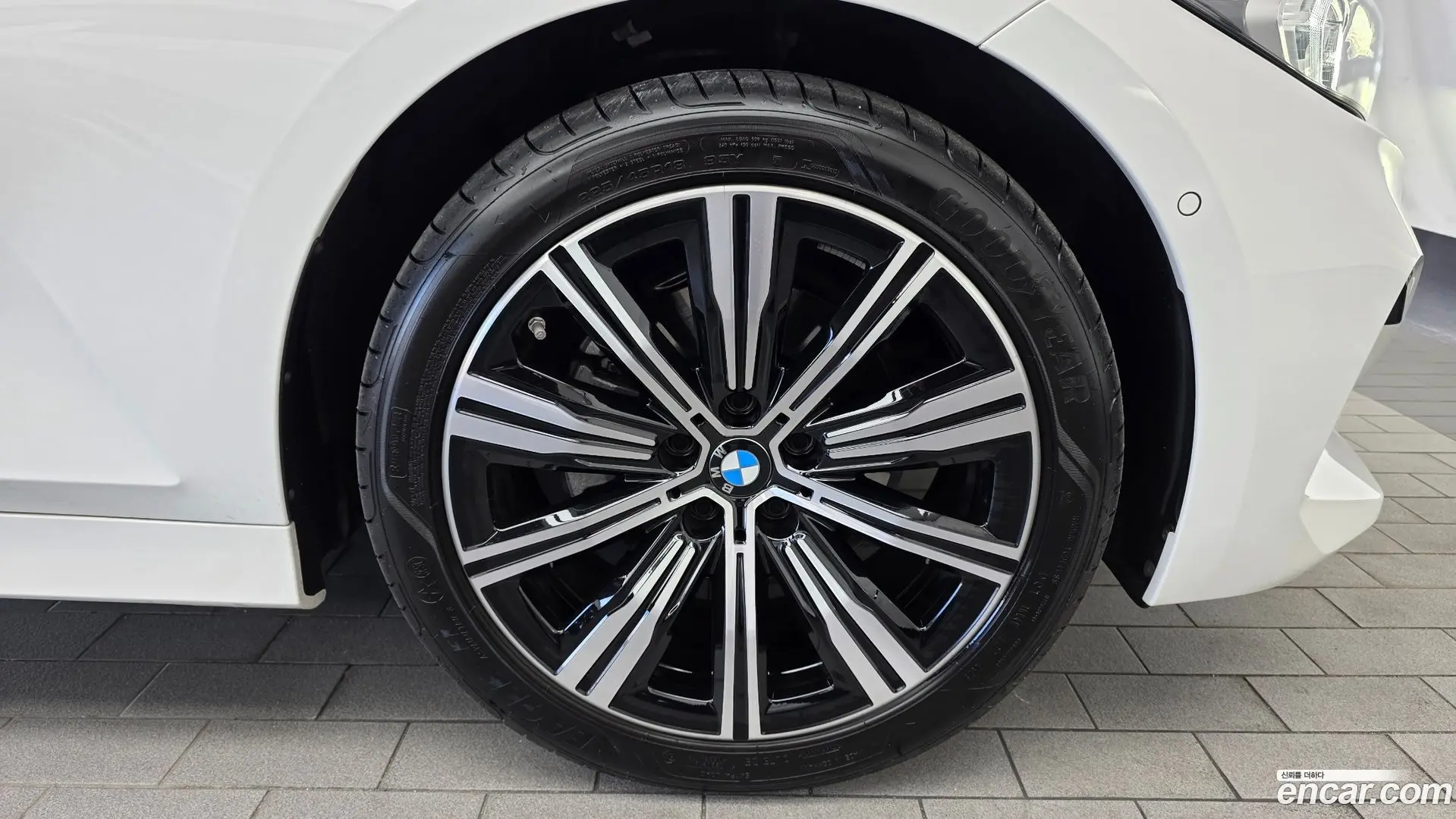 BMW 3-Series 320i 2023