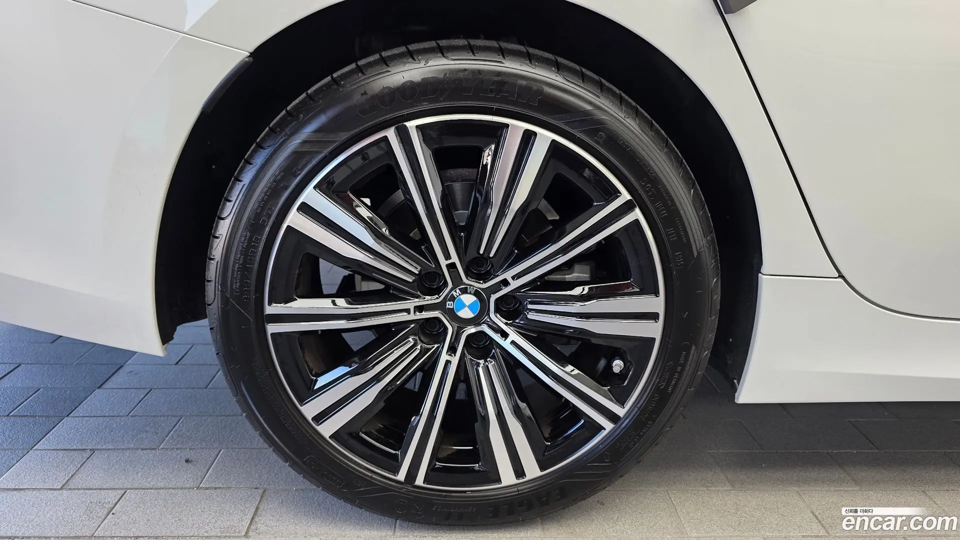 BMW 3-Series 320i 2023