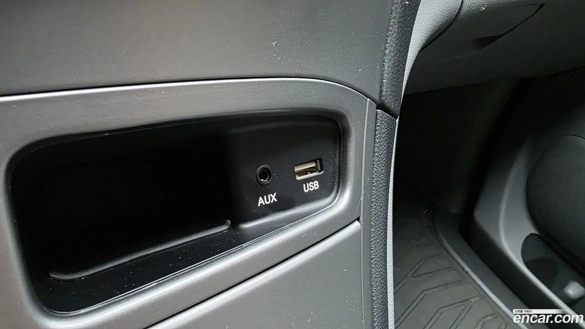 Hyundai Starex Van 3-Seater