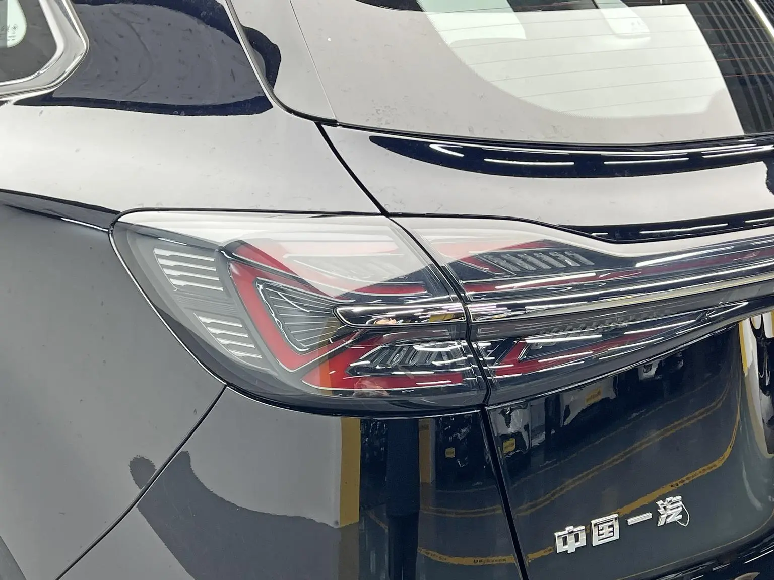 Hongqi HS5 2023 2.0T Pro