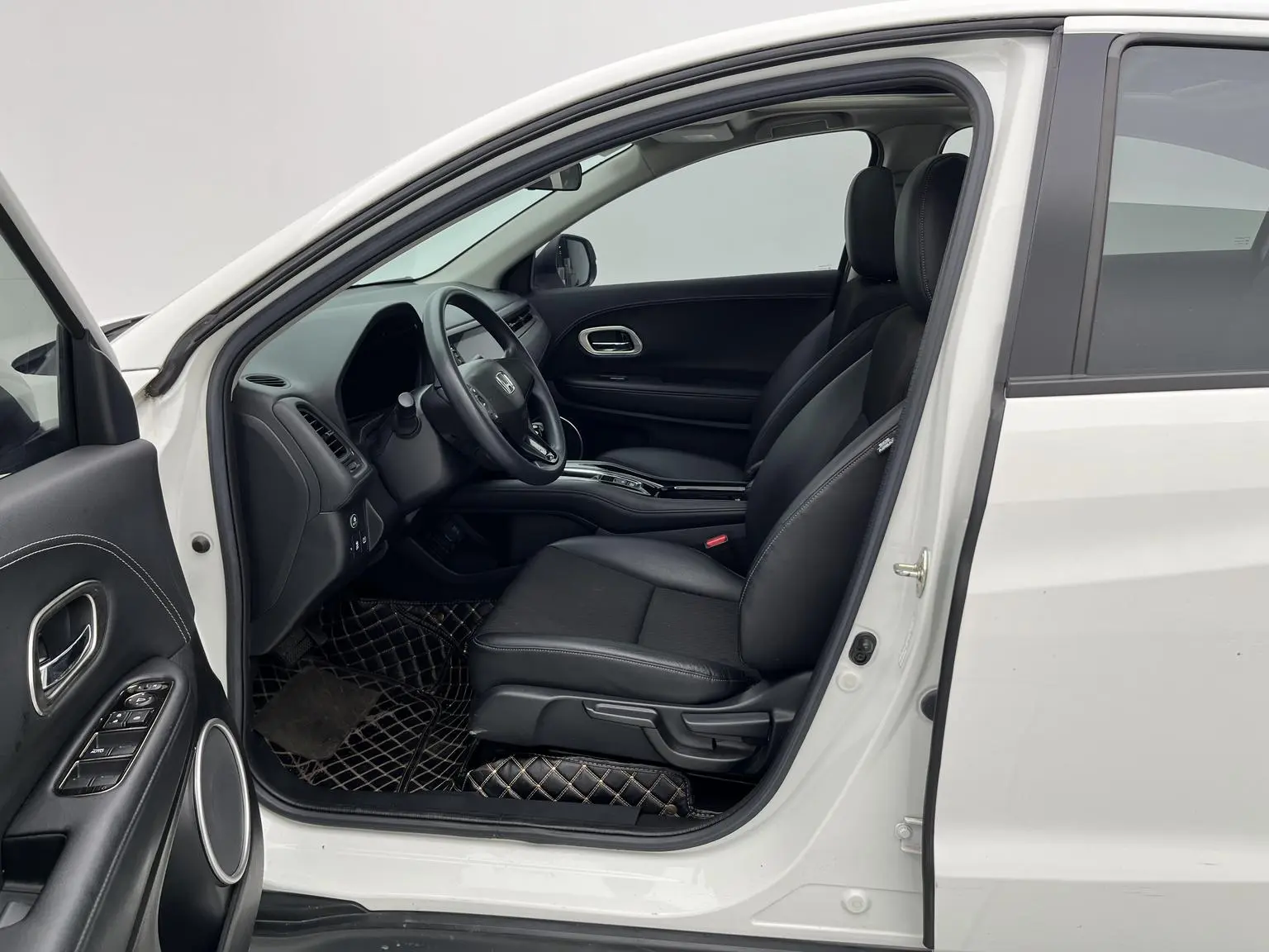 Honda Vezel 2020 1.5L CVT Pioneer