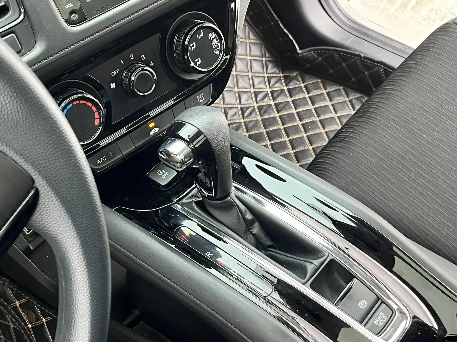 Honda Vezel 2020 1.5L CVT Pioneer