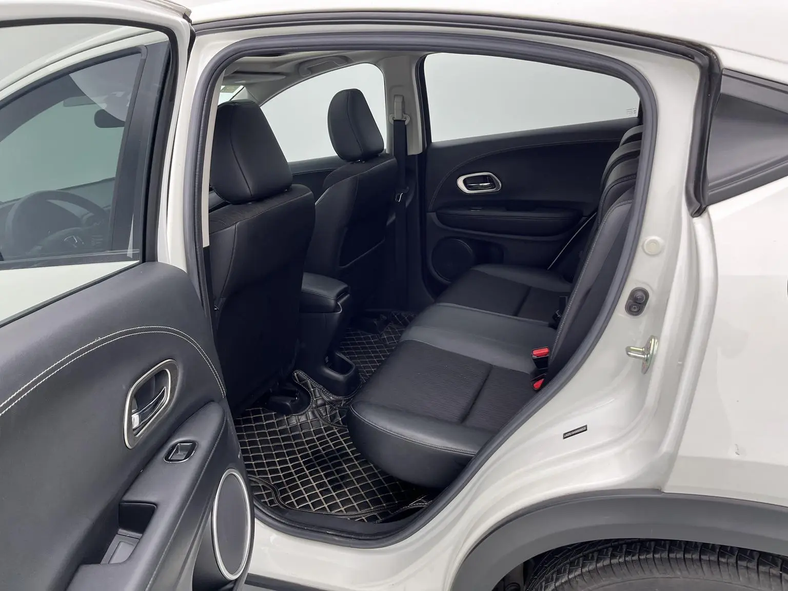 Honda Vezel 2020 1.5L CVT Pioneer